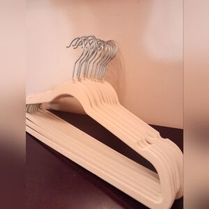 NEW Set Of 12 Pack Non Slip Hangers